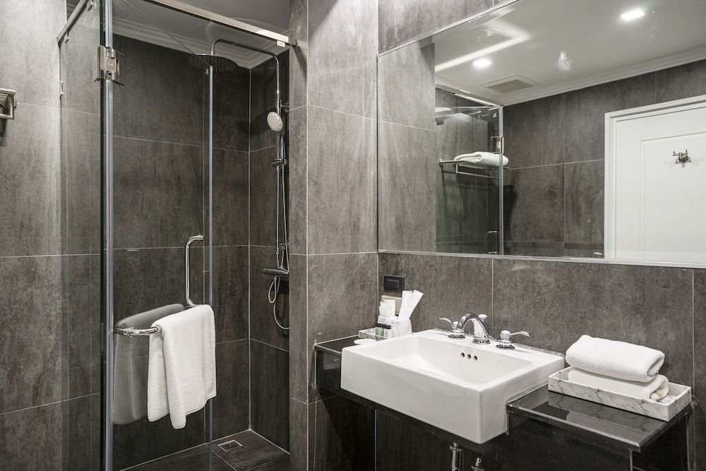 Clover Haus Sukhumvit 33 By Favstay Premier Room 7