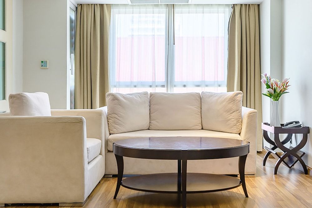 Clover Haus Sukhumvit 33 By Favstay Deluxe Room 8