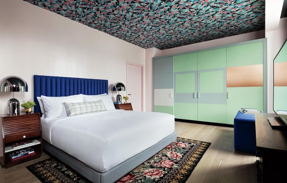 Presidential Suite, 1 King Bed with Sofa bed (Mobility & Hearing, Roll-in Shower)