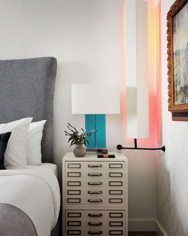 Graduate by Hilton New York Room, 1 King Bed, Roll-in Shower (Mobility & Hearing) 6