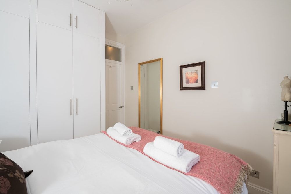 Charming Chelsea Home by the River Thames Apartment (1 Bedroom) 2