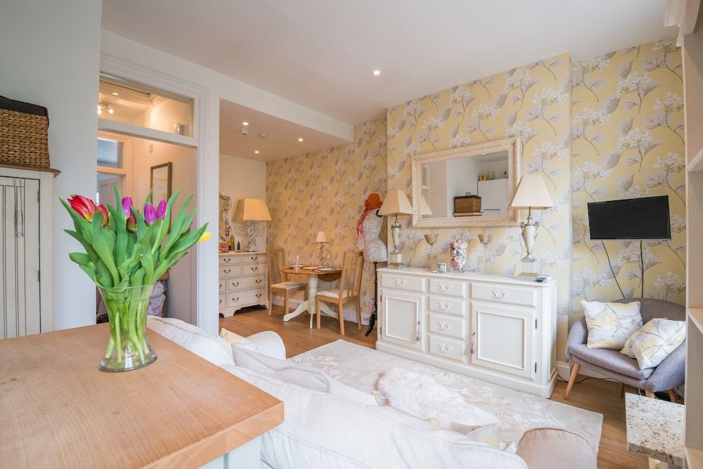Charming Chelsea Home by the River Thames Apartment (1 Bedroom) 5