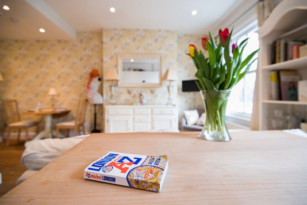 Charming Chelsea Home by the River Thames Apartment (1 Bedroom) 9