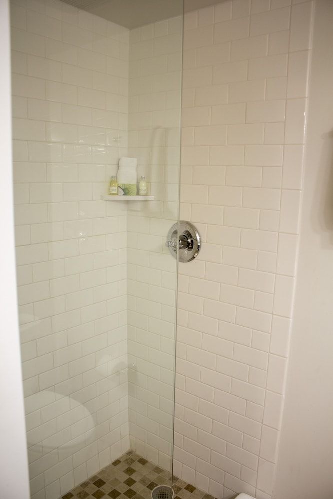 Inn On The Lakes Standard Room, 2 Queen Beds, Non Lakeview, Non Smoking 4