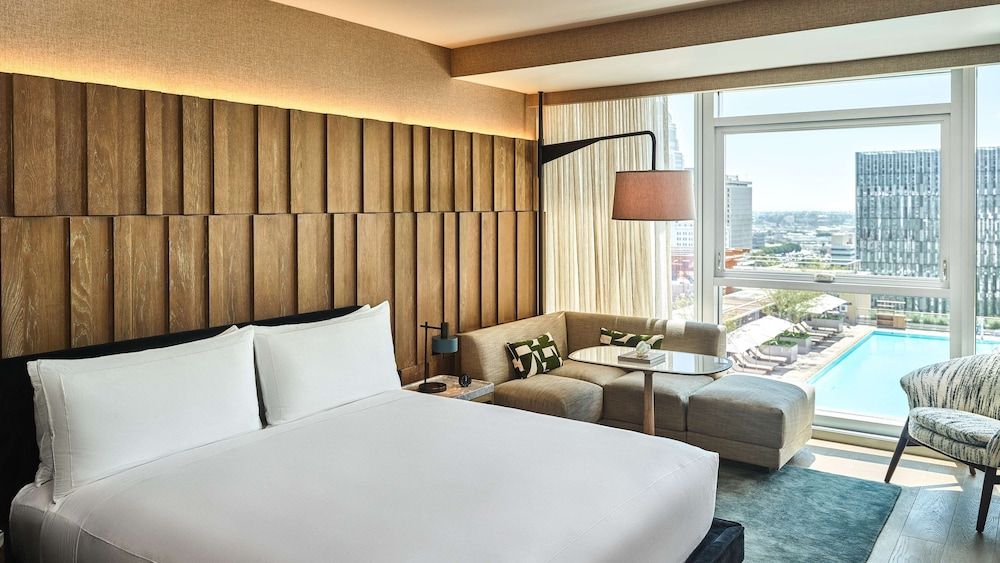 Conrad Los Angeles Deluxe Room, 1 King Bed
