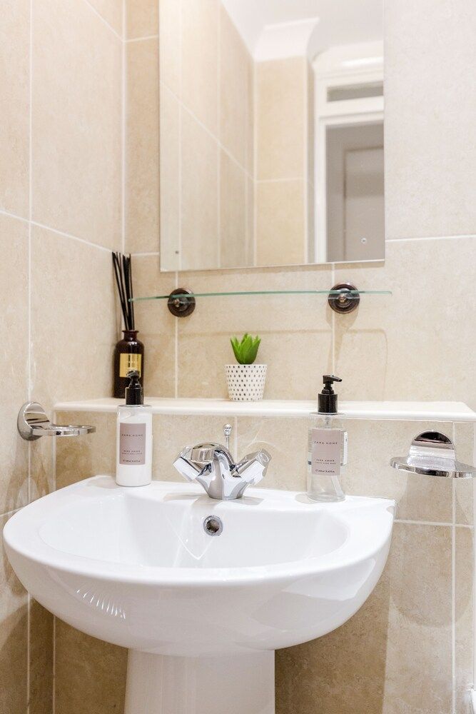 Kings Road Apartments Studio 12