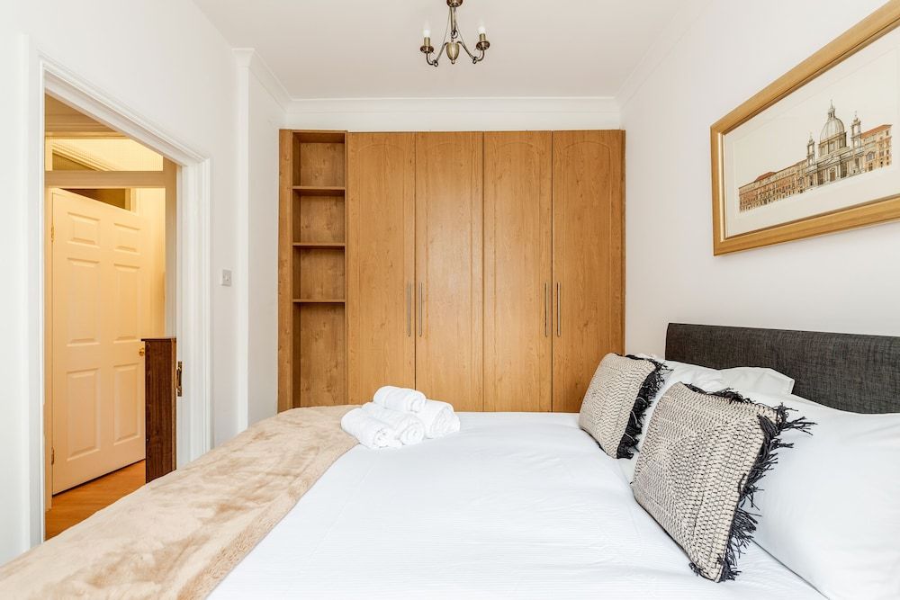 undefined Kings Road Apartments 9