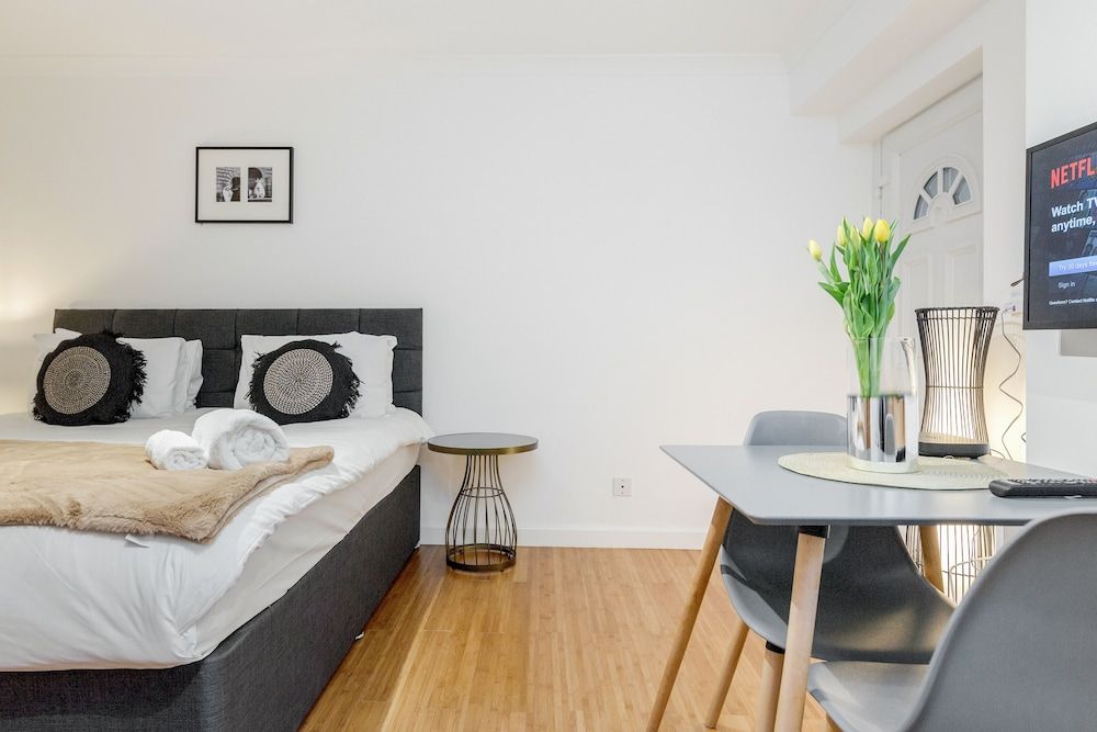 Kings Road Apartments Studio 4