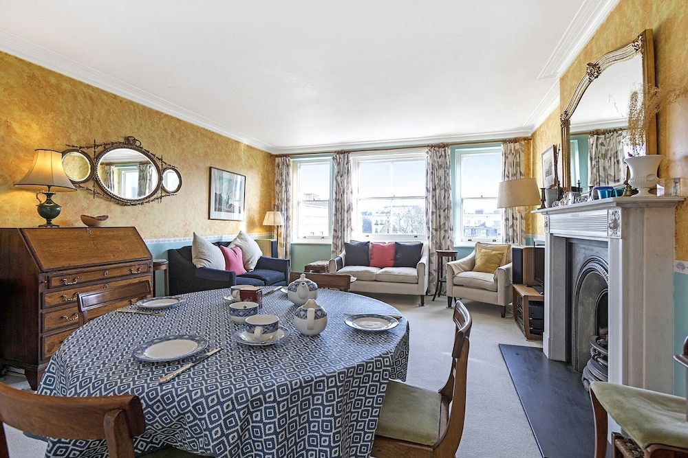 undefined Typically English 2 Bedroom Apartment in Residential Area Near South Kensington 9