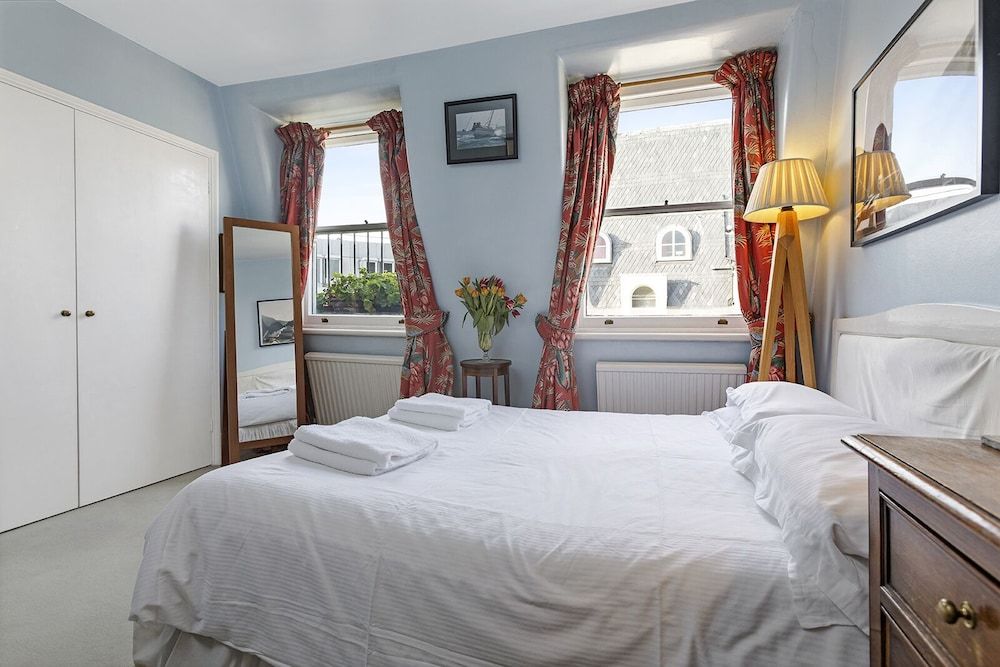 undefined Typically English 2 Bedroom Apartment in Residential Area Near South Kensington 7