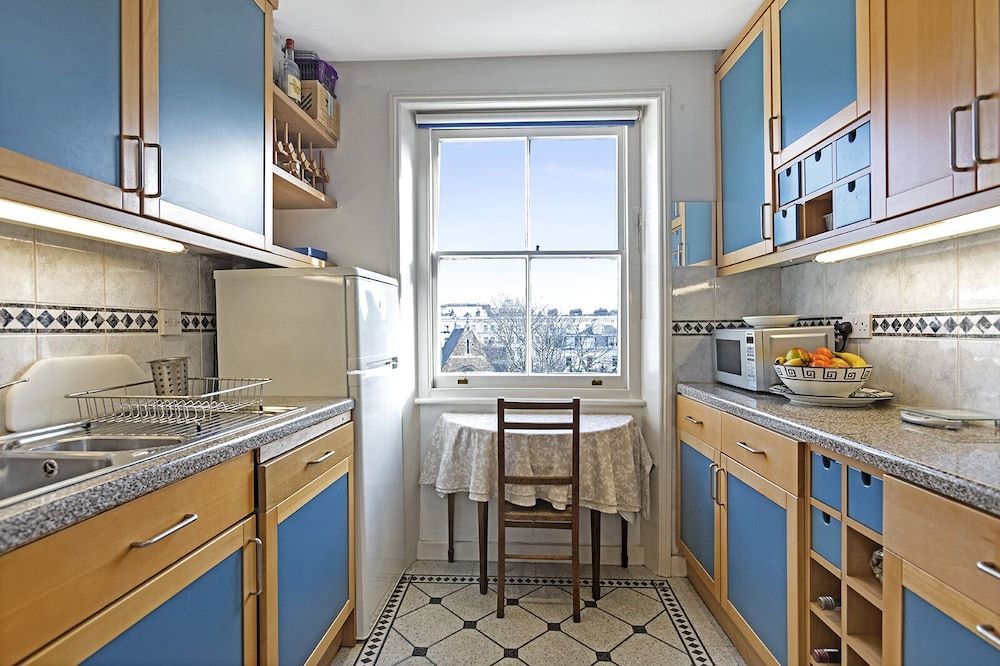 undefined Typically English 2 Bedroom Apartment in Residential Area Near South Kensington 10