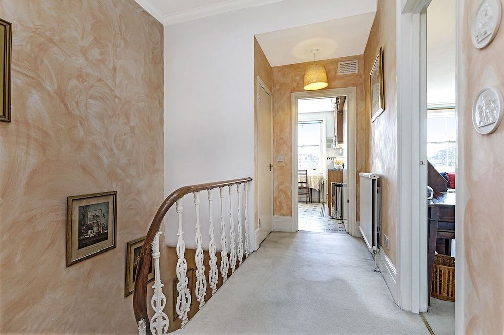 undefined Typically English 2 Bedroom Apartment in Residential Area Near South Kensington 5
