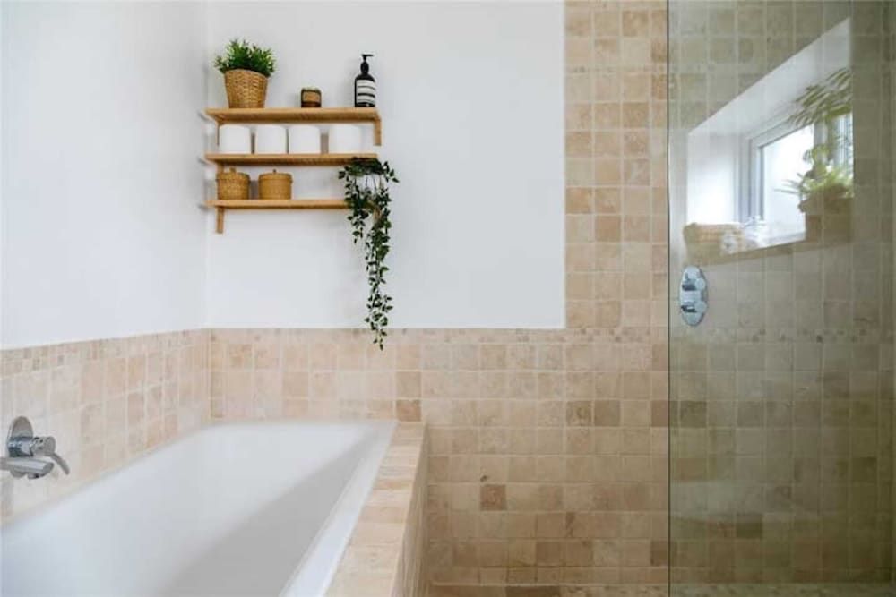 undefined Large and Modern 3 Bedroom Family Home in Earlsfield 10