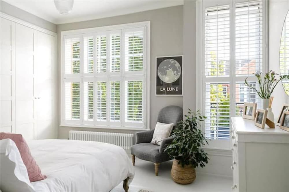 undefined Large and Modern 3 Bedroom Family Home in Earlsfield 2