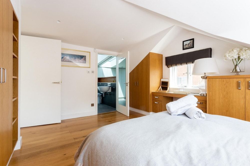 NEW Stunning 5BD Kensington House House (5 Bedrooms) 10