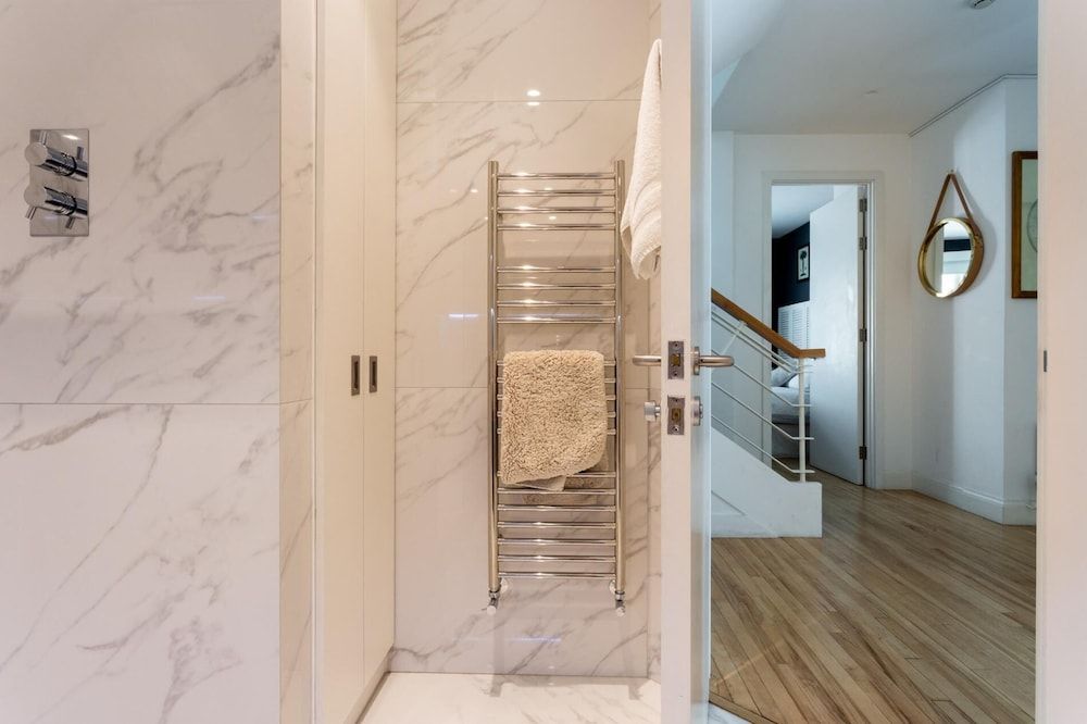 NEW Stunning 5BD Kensington House House (5 Bedrooms) 15