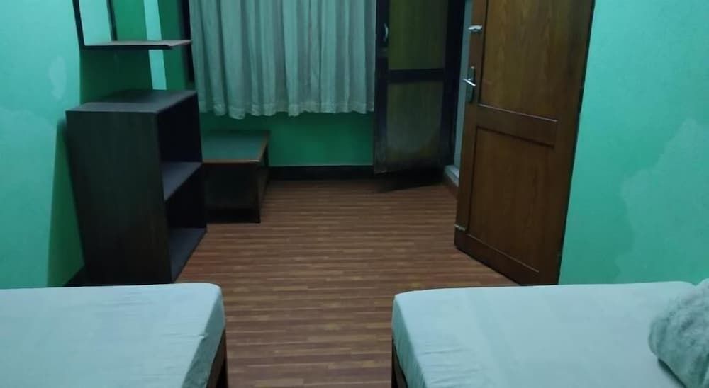 undefined Green House Lodge 7