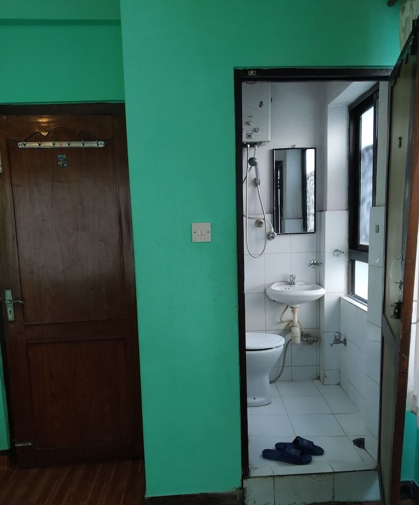 Green House Lodge Basic Double Room 9