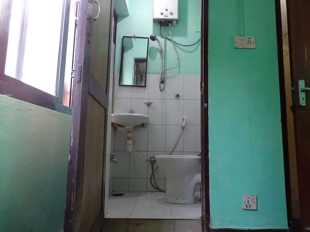 Green House Lodge Basic Twin Room, Multiple Beds 9