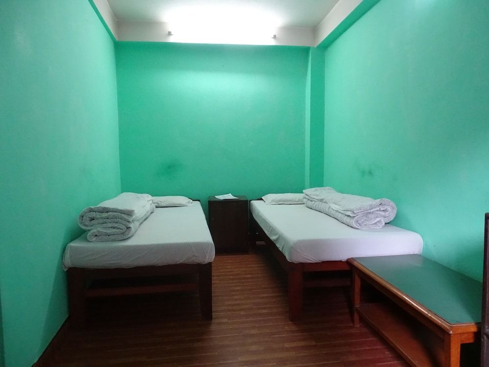 Green House Lodge Basic Twin Room, Multiple Beds 5