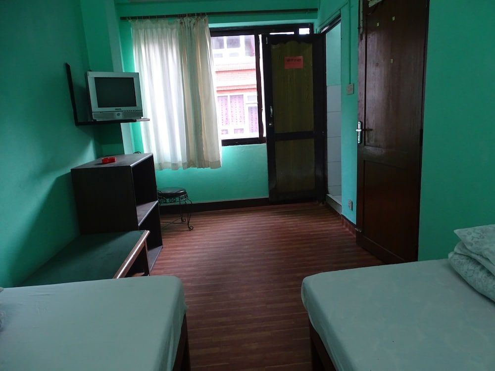 Green House Lodge Basic Twin Room, Multiple Beds 6