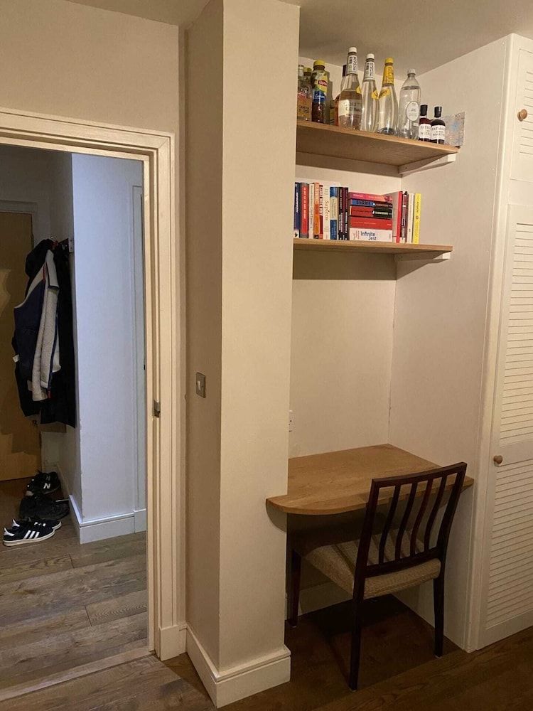 undefined Homely 1 Bedroom Apartment in South East London 2