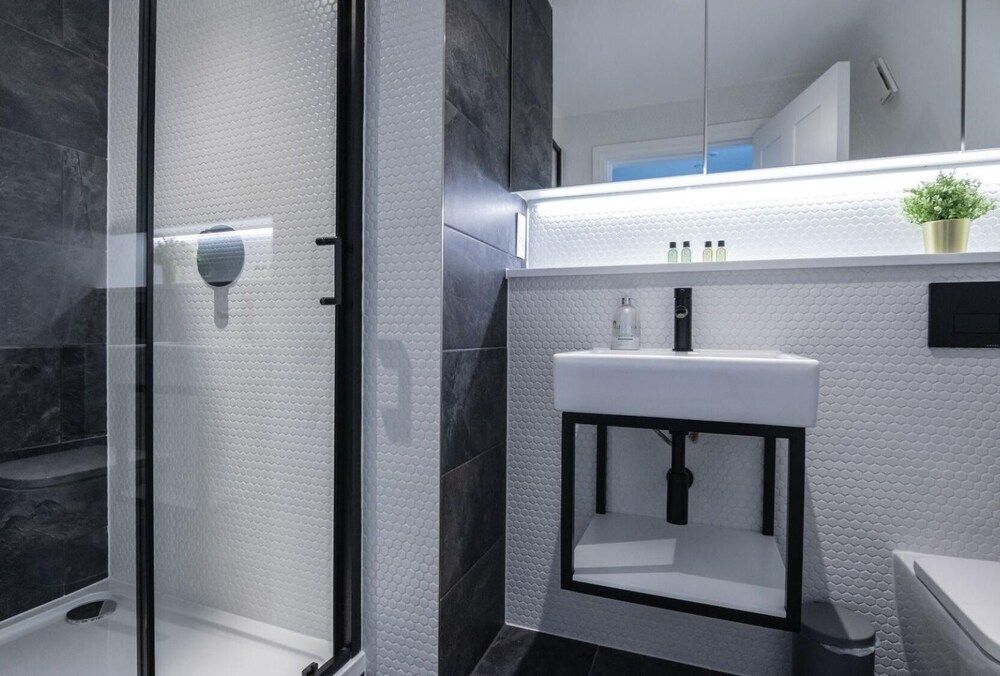 Royal Kensington Penthouse IX- 3 bed Apartment 10