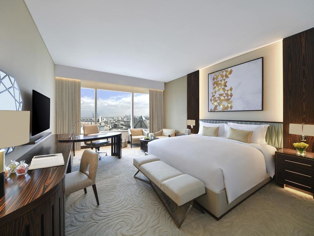 Sofitel Dubai The Obelisk Deluxe Room, 1 King Bed 3