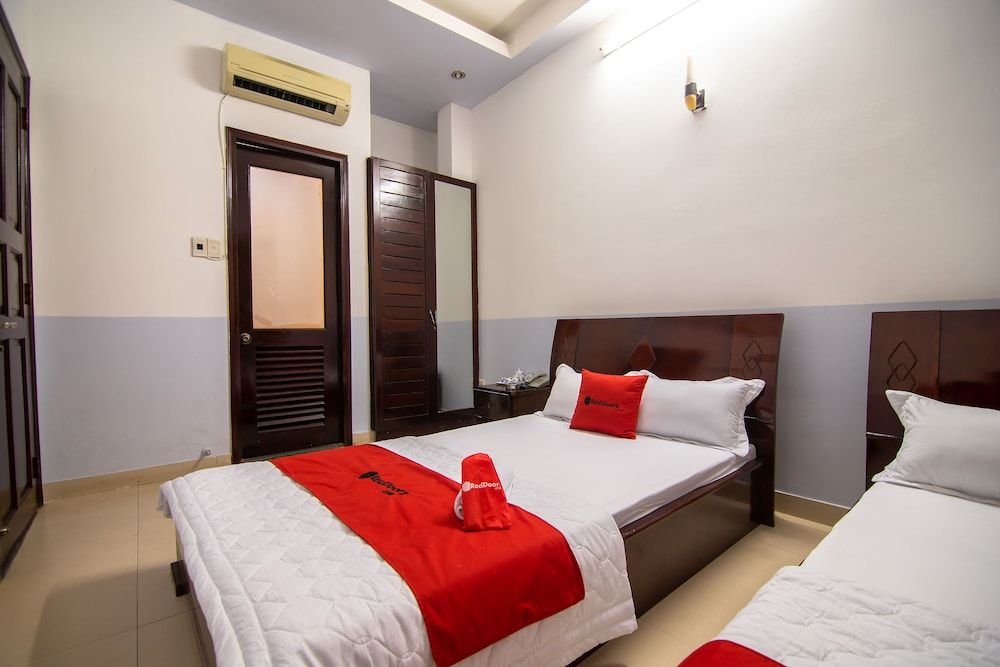 undefined RedDoorz @ Hoang Minh Hotel 4