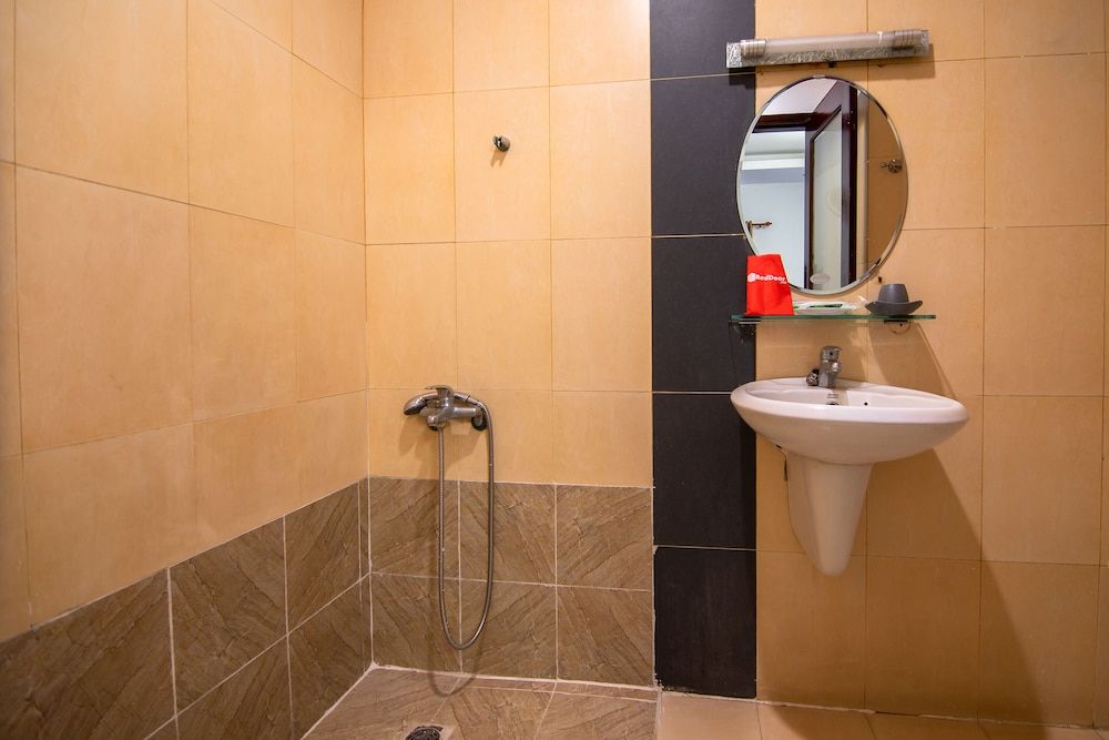 undefined RedDoorz @ Hoang Minh Hotel 5