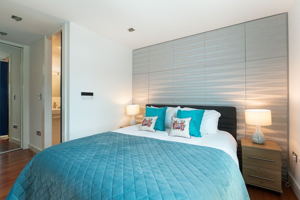 undefined River view Luxury 3bed flat with views 8