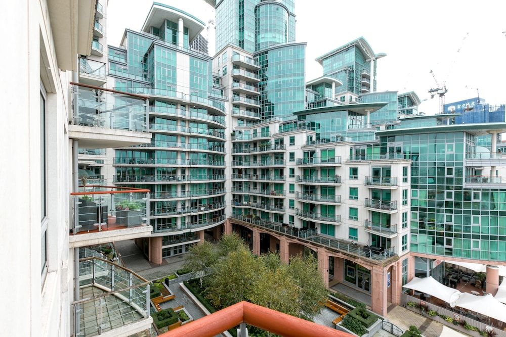 undefined River view Luxury 3bed flat with views 2