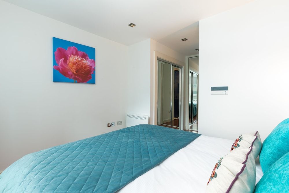 undefined River view Luxury 3bed flat with views 7