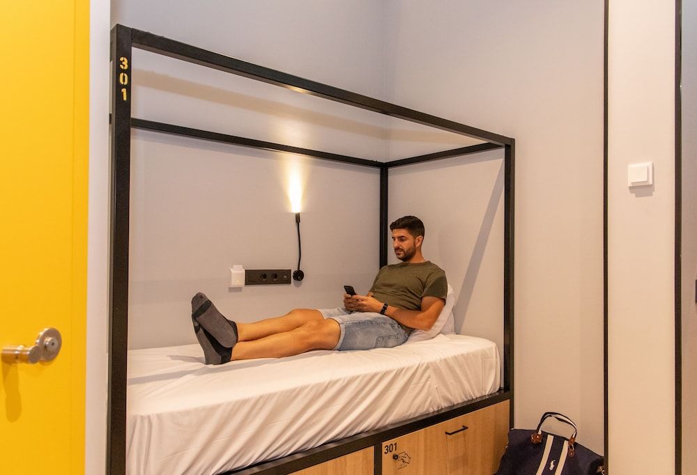 Petit Hostel La Latina - Adults Only Quadruple Room (Private / Ages 18-50) 4