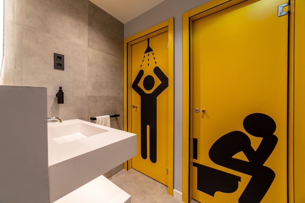 Petit Hostel La Latina - Adults Only Quadruple Room (Private / Ages 18-50) 8