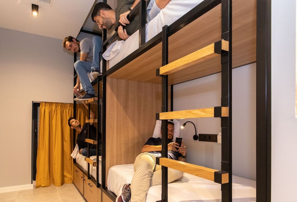 Petit Hostel La Latina - Adults Only Quadruple Room (Private / Ages 18-50) 7