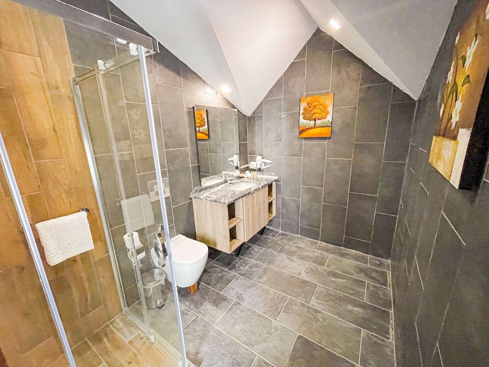 Center Inn Hotel Deluxe Room 4