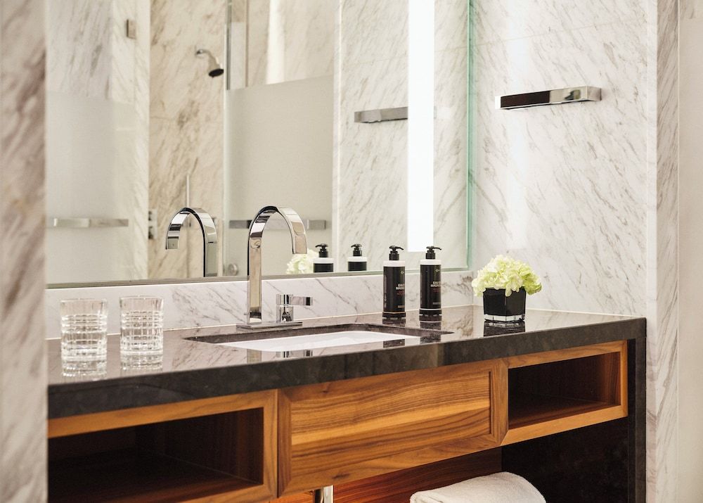 Four Seasons Hotel Madrid Superior Room, 1 King Bed (King) 7