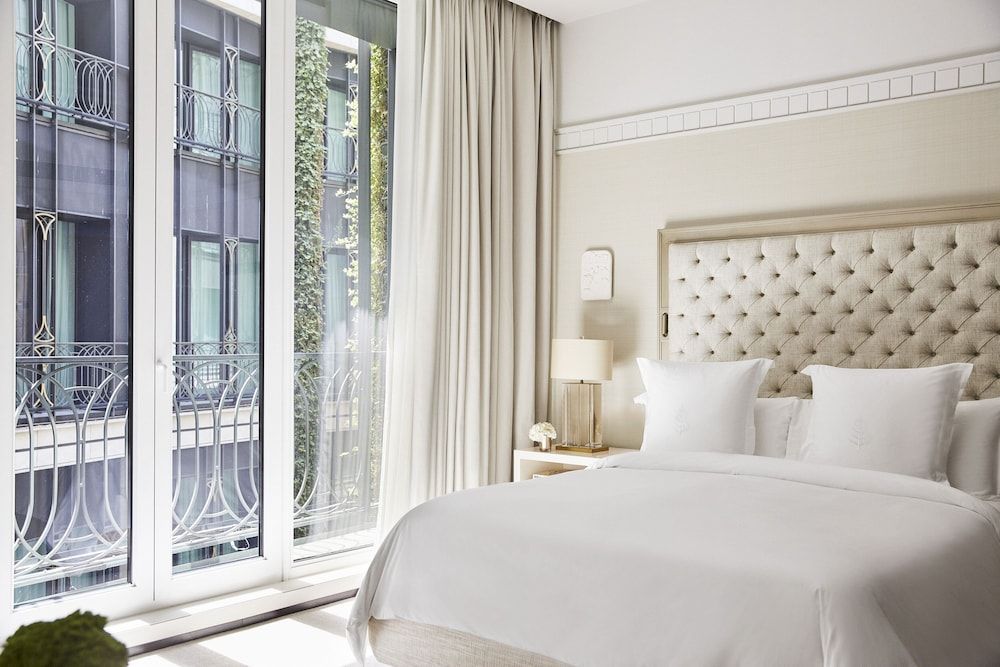 Four Seasons Hotel Madrid Superior Room, 1 King Bed (King) 4