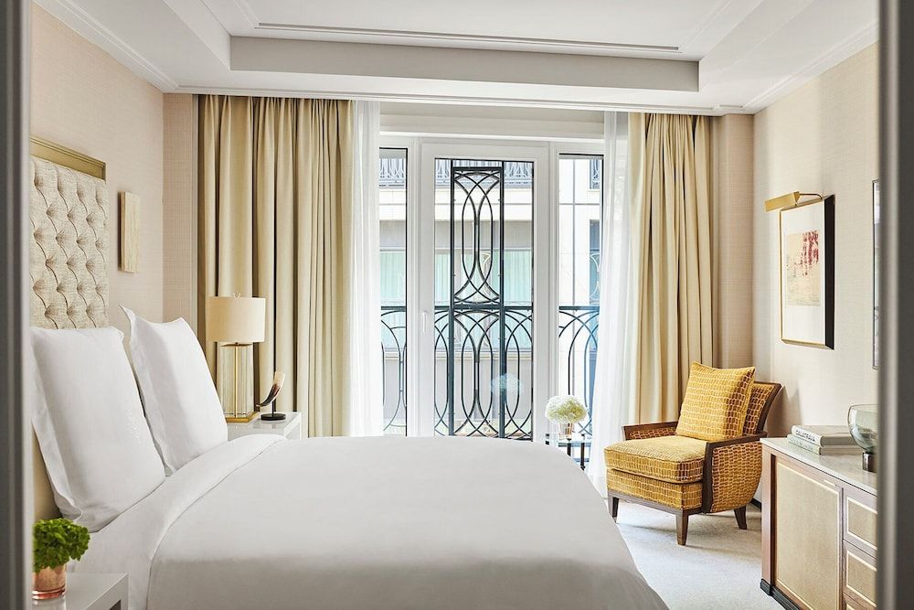 Four Seasons Hotel Madrid Superior Room, 1 King Bed (King) 2