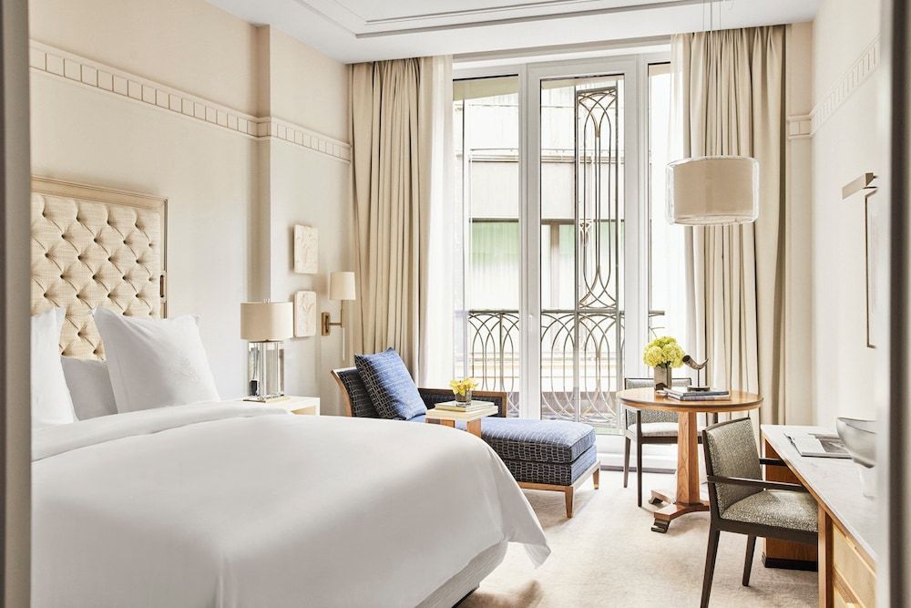 Four Seasons Hotel Madrid Superior Room, 1 King Bed (King) 3