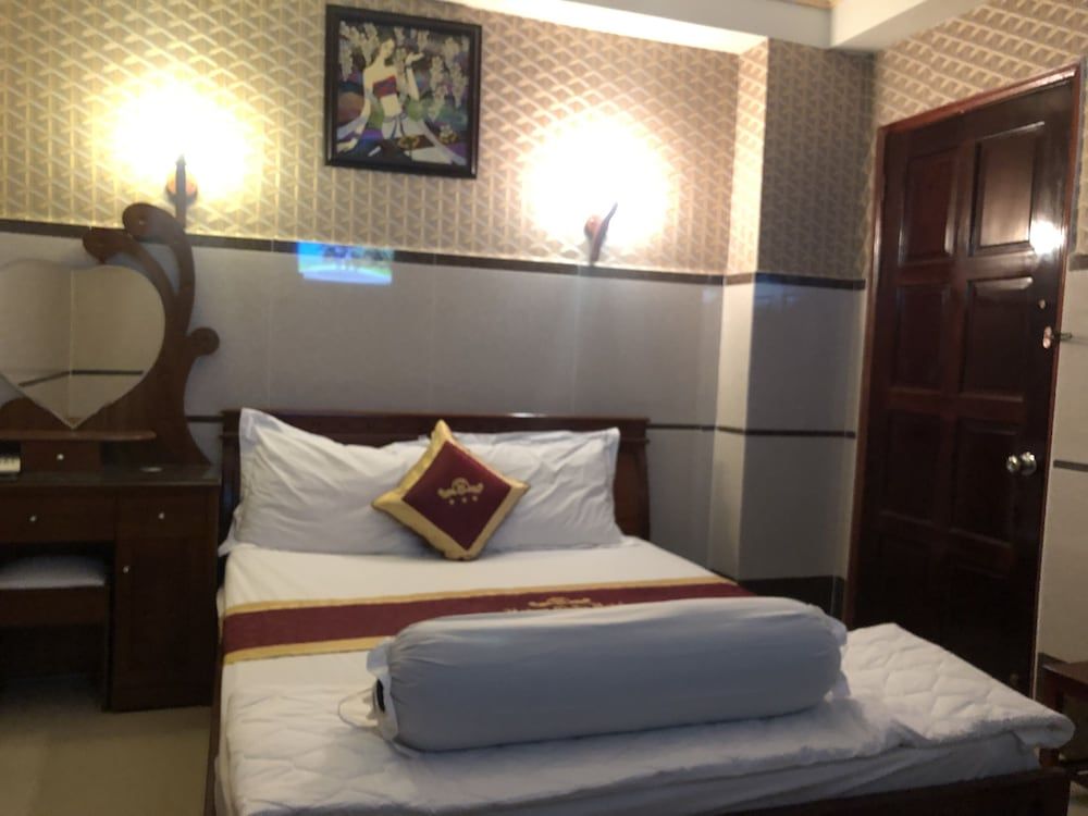 Hoang Quan Hotel Standard Room (D420) 2