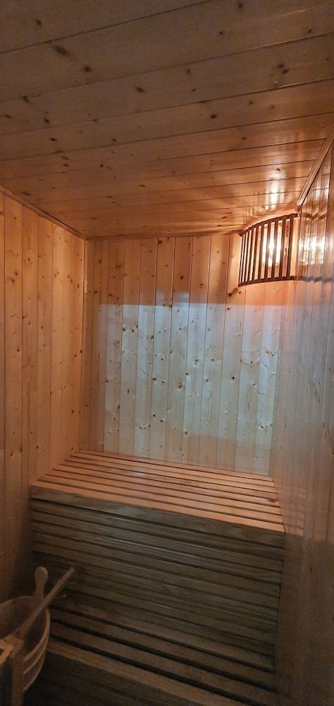 Hoang Quan Hotel Luxury Room (301) 8