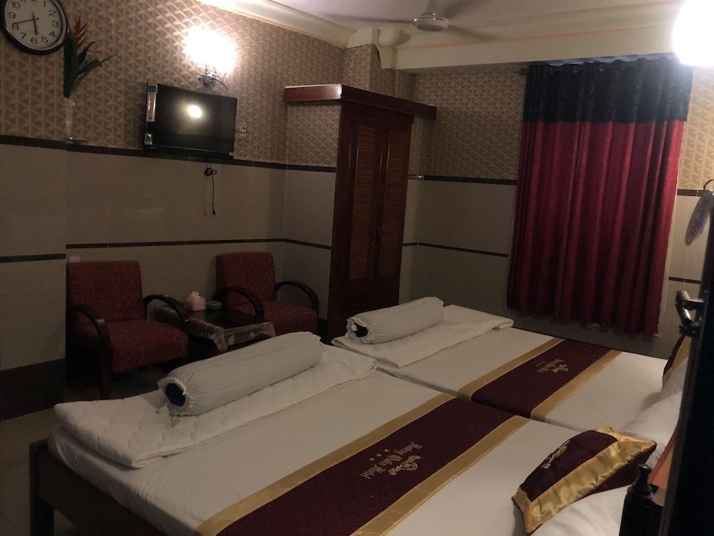 Hoang Quan Hotel Family Room (D600)