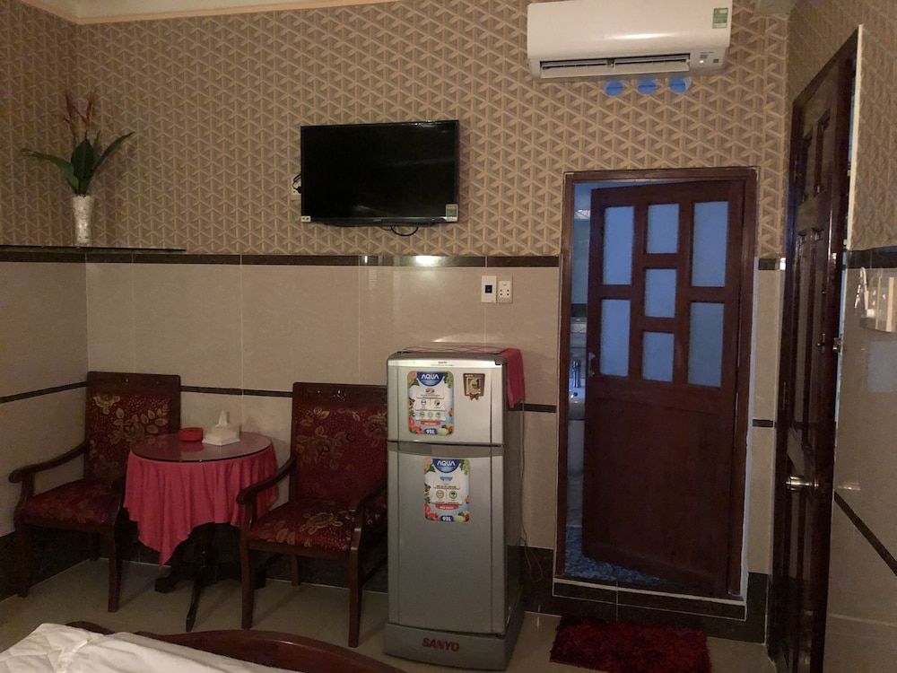 Hoang Quan Hotel Standard Room (D420) 12