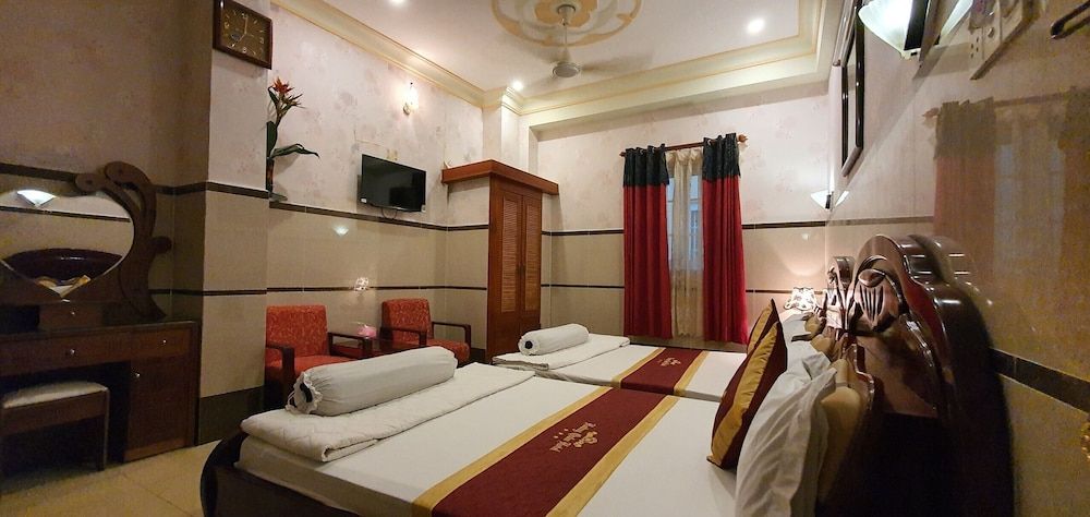 undefined Hoang Quan Hotel 2