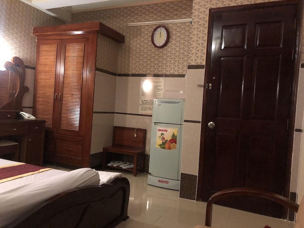 Hoang Quan Hotel Standard Room (D420) 13