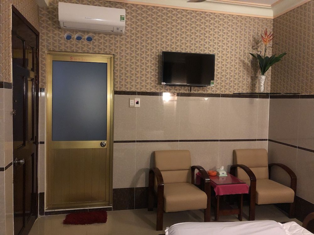 Hoang Quan Hotel Standard Room (D420) 11
