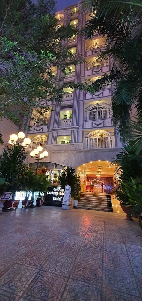 undefined Hoang Quan Hotel 5