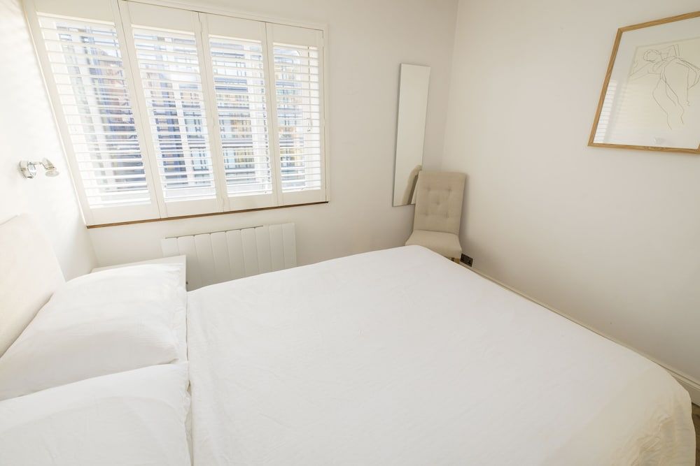 undefined JOIVY Sublime 1 bed flat with Thames view 3